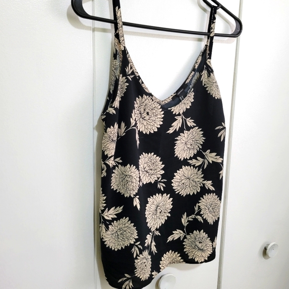 Forever 21 camisole with flowers. Size medium - Picture 2 of 7